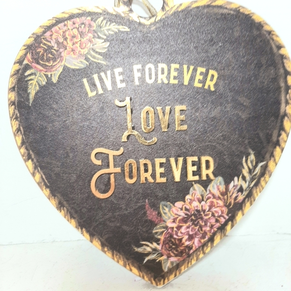 Heart-Shaped 3 D Wall Decor with Floral Design